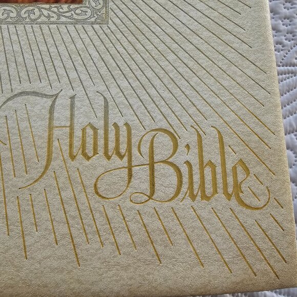 Fireside Family Edition NAB Catholic Bible With Jesus Portrait Cover & Illustrat - Picture 12 of 15